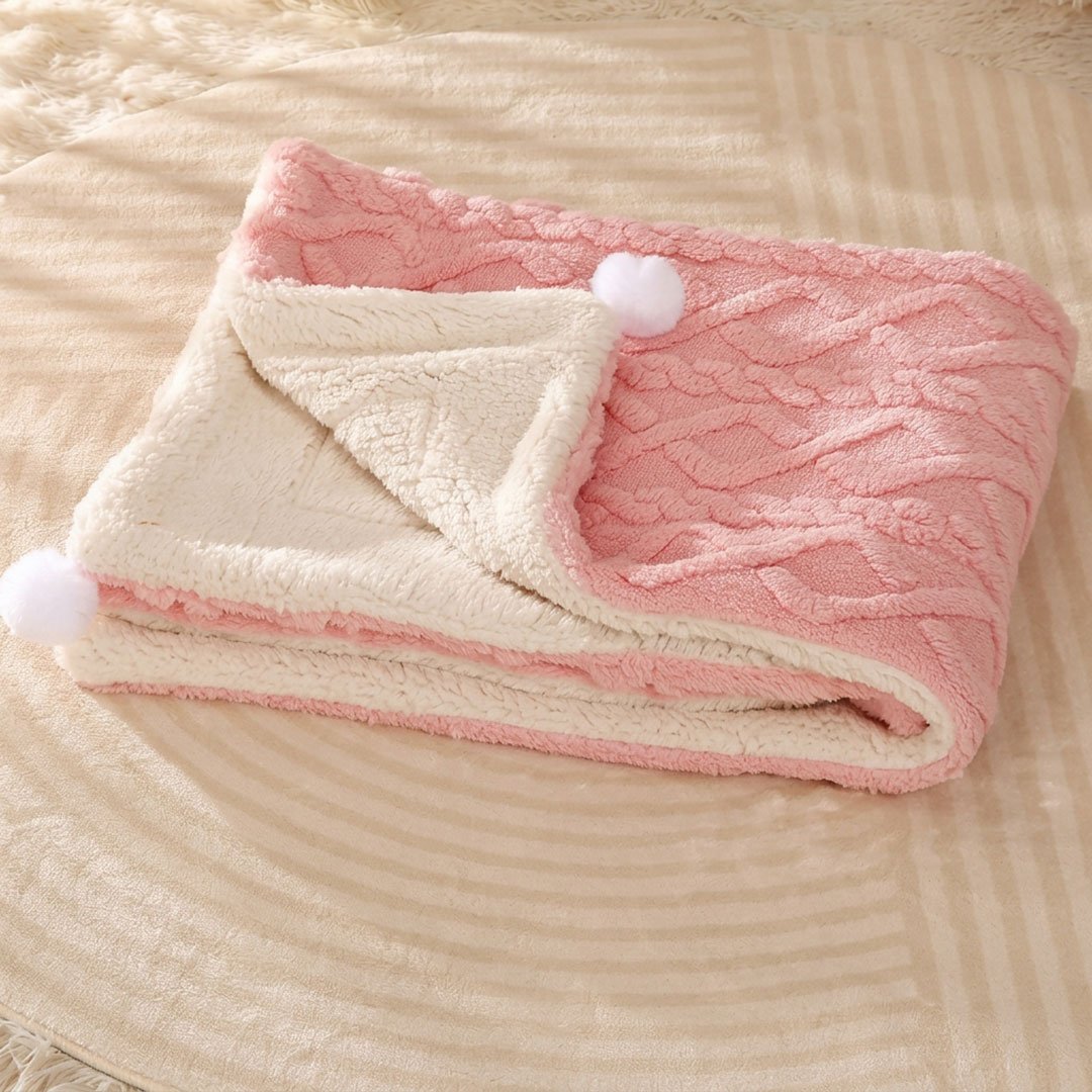 apali-kouverta-skylou-gatas-roz-fleece-pom-pon-xl Απαλή Κουβέρτα Σκύλου & Γάτας Double Fleece – Blush Pink - Image 1