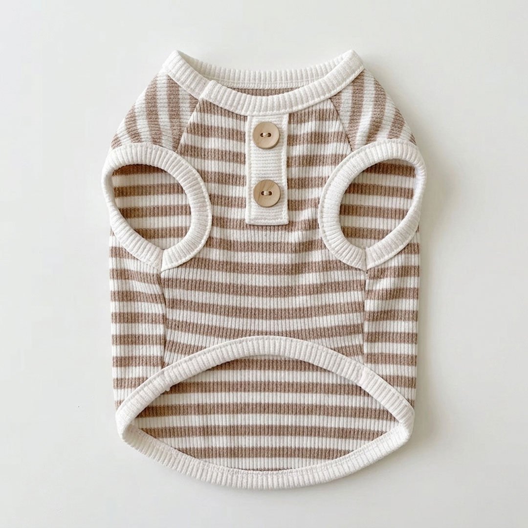 caramel-cream-rige-mplouzaki-henley-xylina-koumpia-beige-off-white Caramel Cream – Ριγέ Μπλουζάκι Henley με Ξύλινα Κουμπιά (Beige & Off-White) - Image 1