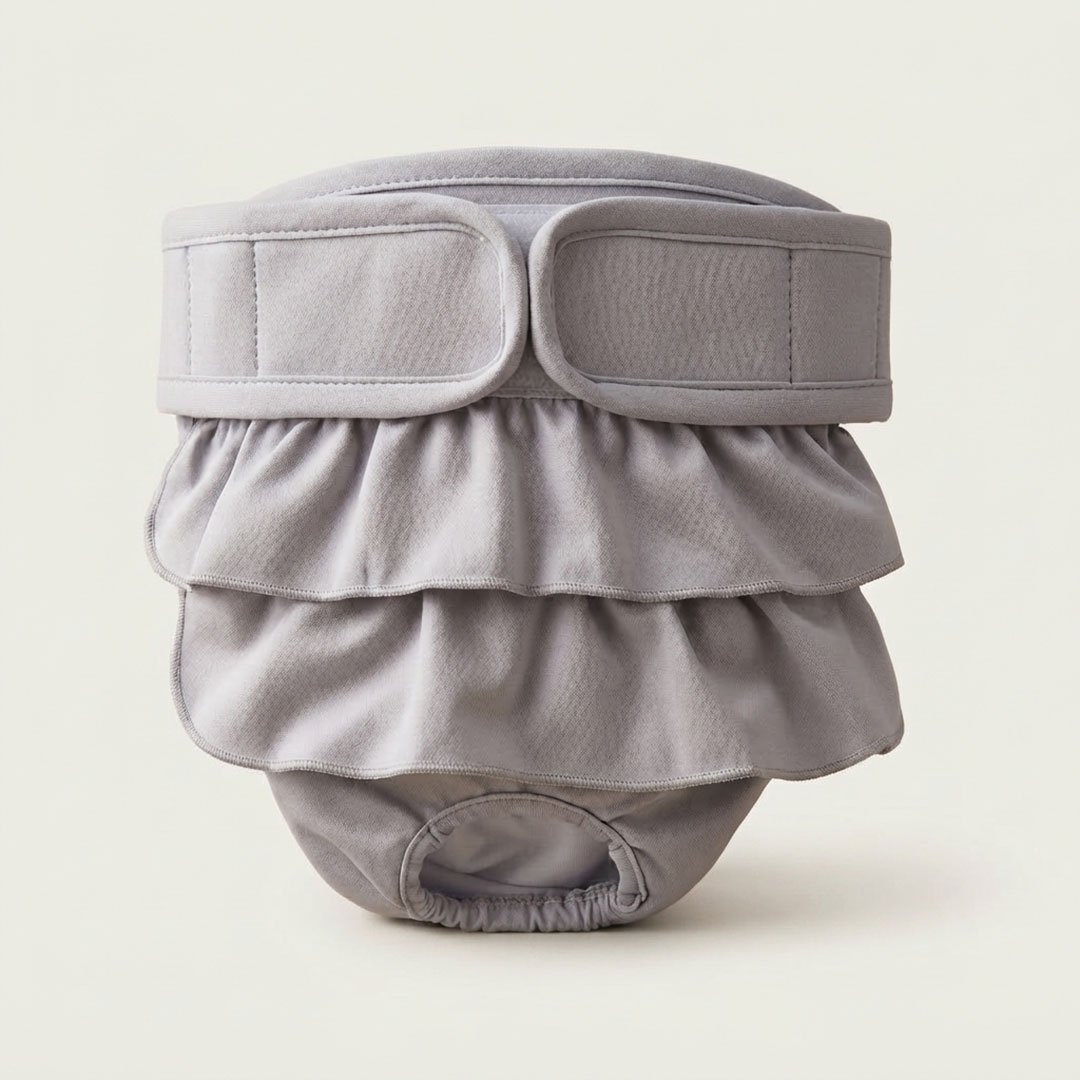 gkri-vrakaki-pana-skylou-volan.jpg Grey Ruffle Dog Diaper Pants – Γκρι Επαναχρησιμοποιούμενη Πάνα-Βρακάκι με Βολάν - Image 1