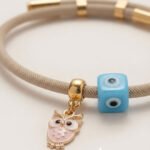 Χειροποίητο Beige Κολιέ με Χρυσές Λεπτομέρειες & Charms (Κουκουβάγια & Μάτι) - Image 4