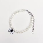 Pearl & Bow Dog Necklace – Περλέ Περιδέραιο Σκύλου με Ασπρόμαυρο Φιόγκο