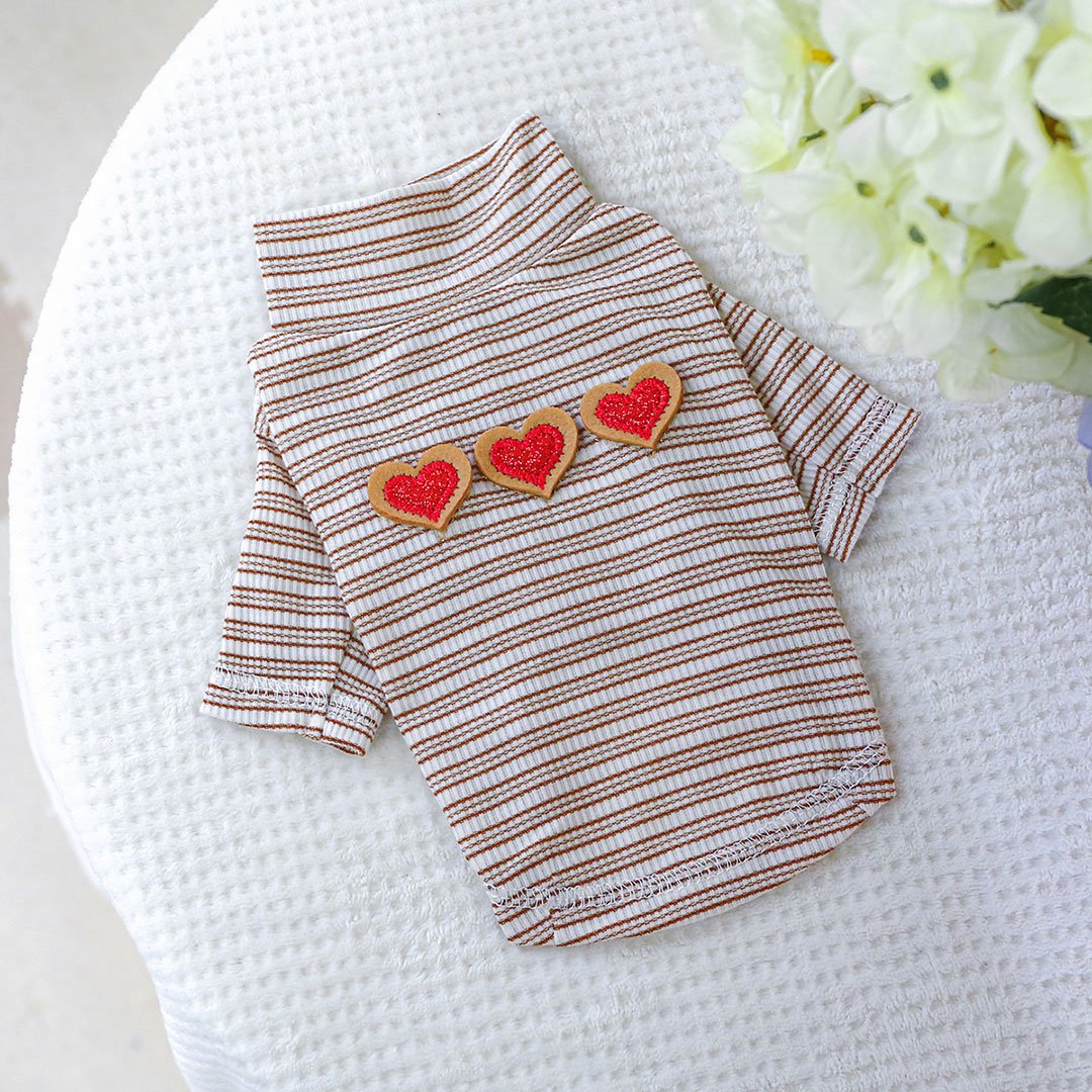 rige-mblouzaki-skylou-me-kardies Striped Hearts Dog Sweater – Ριγέ Μπλουζάκι για Σκύλους με Καρδιές - Image 1
