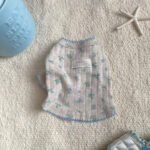 Vintage Floral Ribbed Top – Γαλάζιο Floral Πλεκτό Μπλουζάκι Σκύλου με Δαντελένιο Τελείωμα - Image 3
