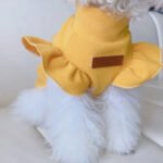 Yellow Ruffle Ribbed Top – Κίτρινο Πλεκτό Μπλουζάκι Σκύλου με Βολάν & Δερμάτινη Ετικέτα - Image 2